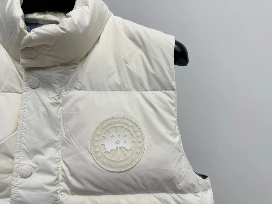 P480 [Canadagoose] Canada Goose White Label Glacier Down Vest Canada Goose's new "Northern Lights Series" down vest Canada Goose's new "Northern Lights" Northern Lights White Label down vest is now available! The light and layered colors give people the feeling of being trapped in the mist around icebergs and glaciers. It can be said to be very dreamy! Original YKK zipper, Size:XS-XXL